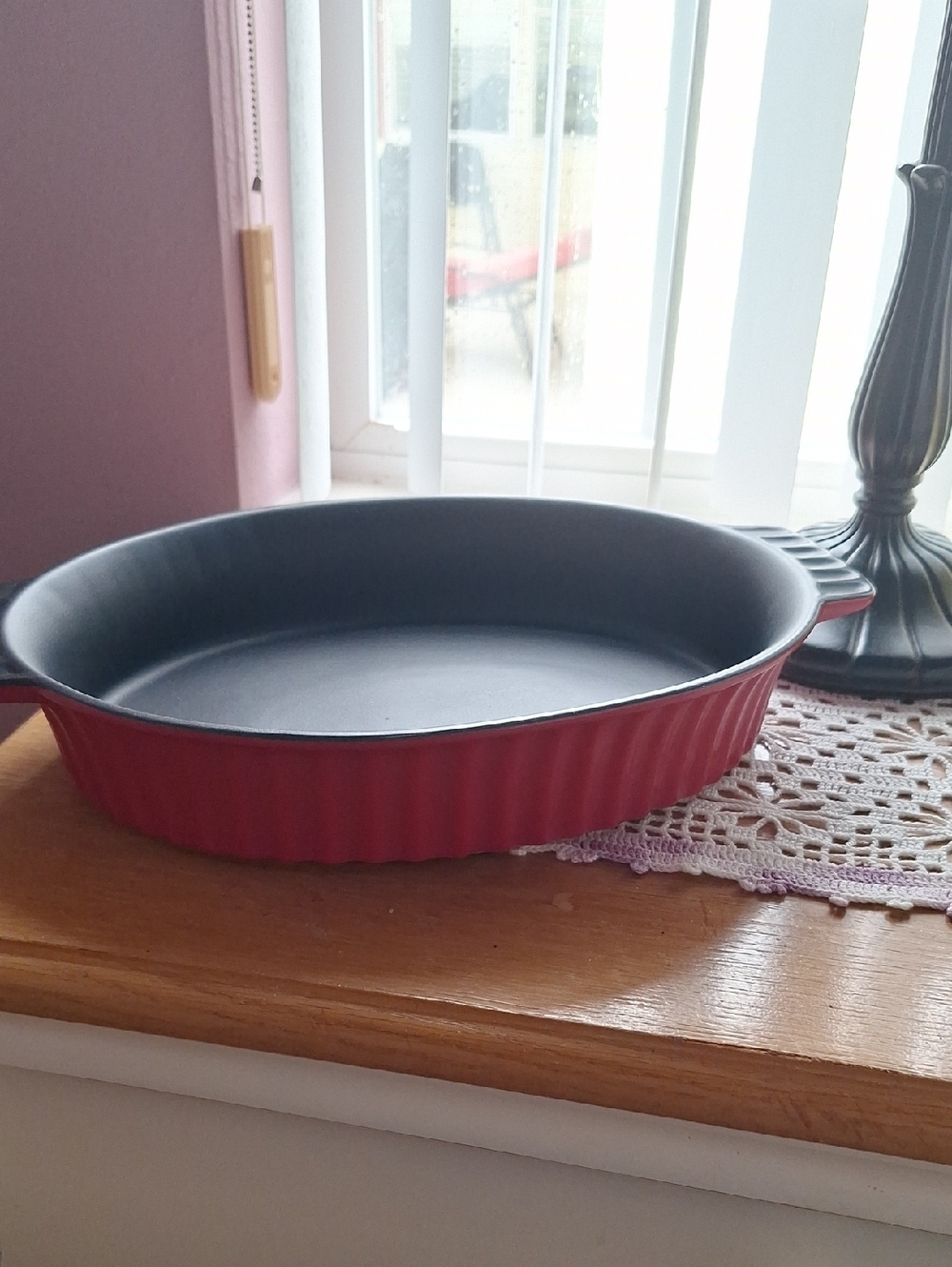 Red Oval Ceramic Bake Dish with Black Interior - Versatile Oven Bakeware